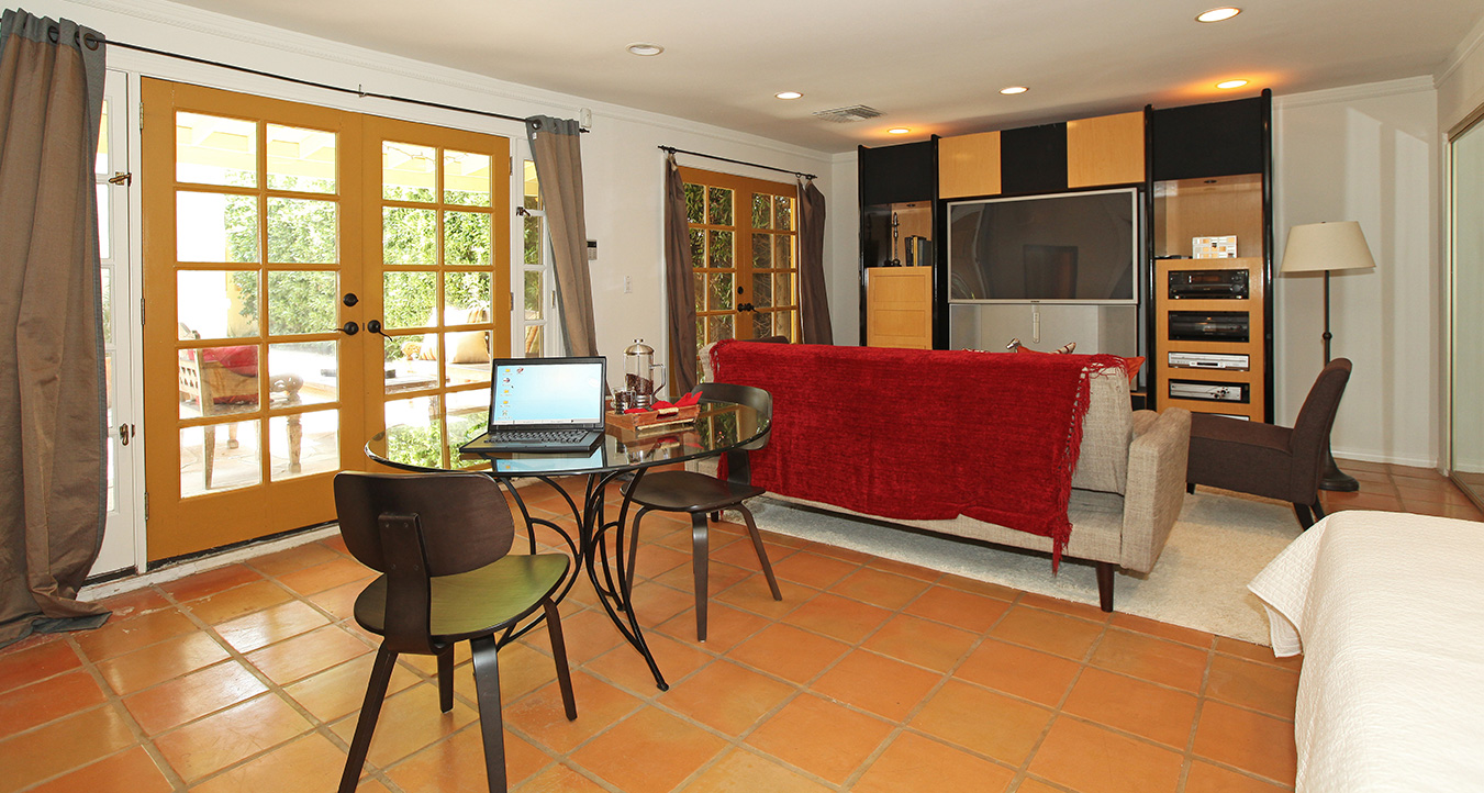 Guest House / Living 2